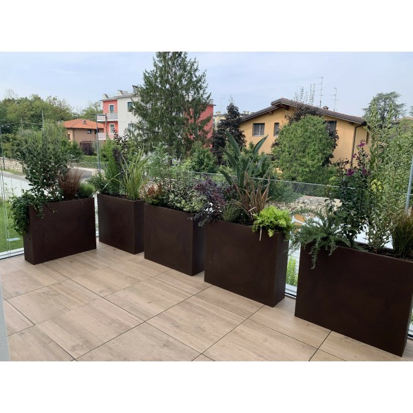 Accessori Terrazzo Roma Firenze – Produzione portavasi frangivista  grigliati per rampicanti bocchettone balcone